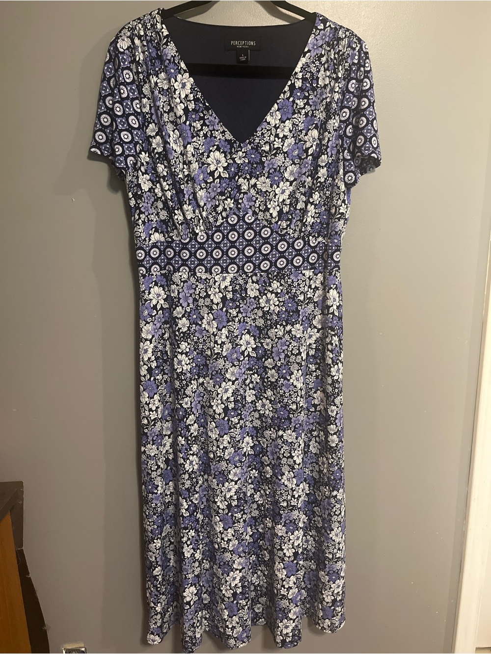 Perceptions Blue & White Floral V‑Neck Midi Dress